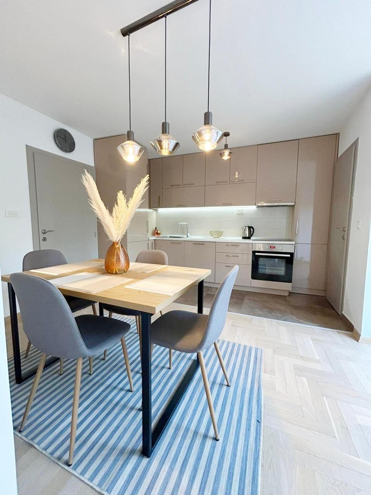 The Circle Apartment Szkopje Kültér fotó